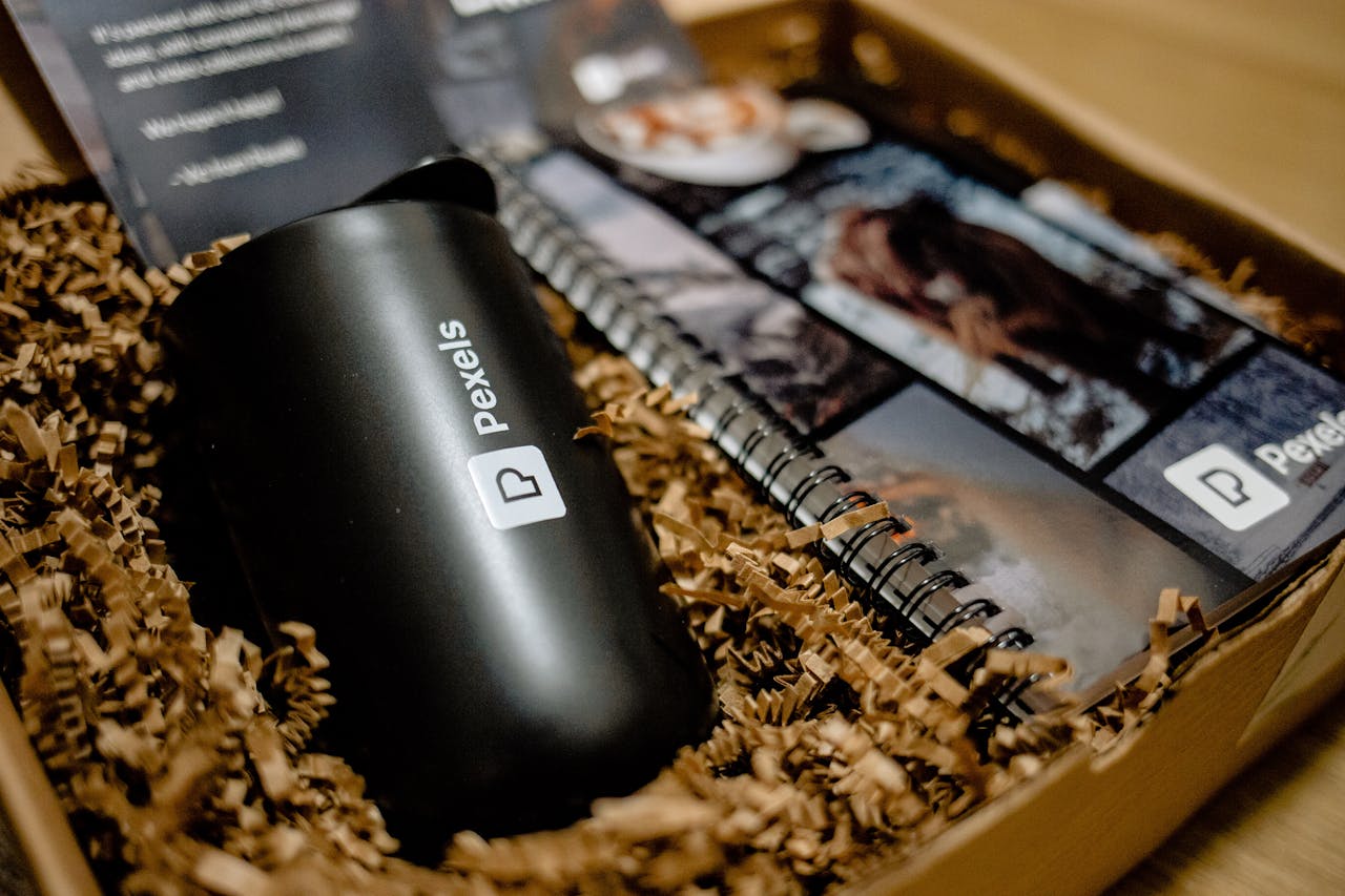 services-img Elegant gift box featuring a branded mug and notebook, ideal for corporate events.